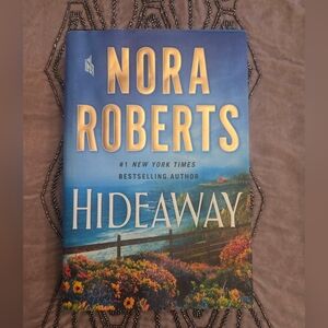 Hideaway By Nora Roberts Hardcover